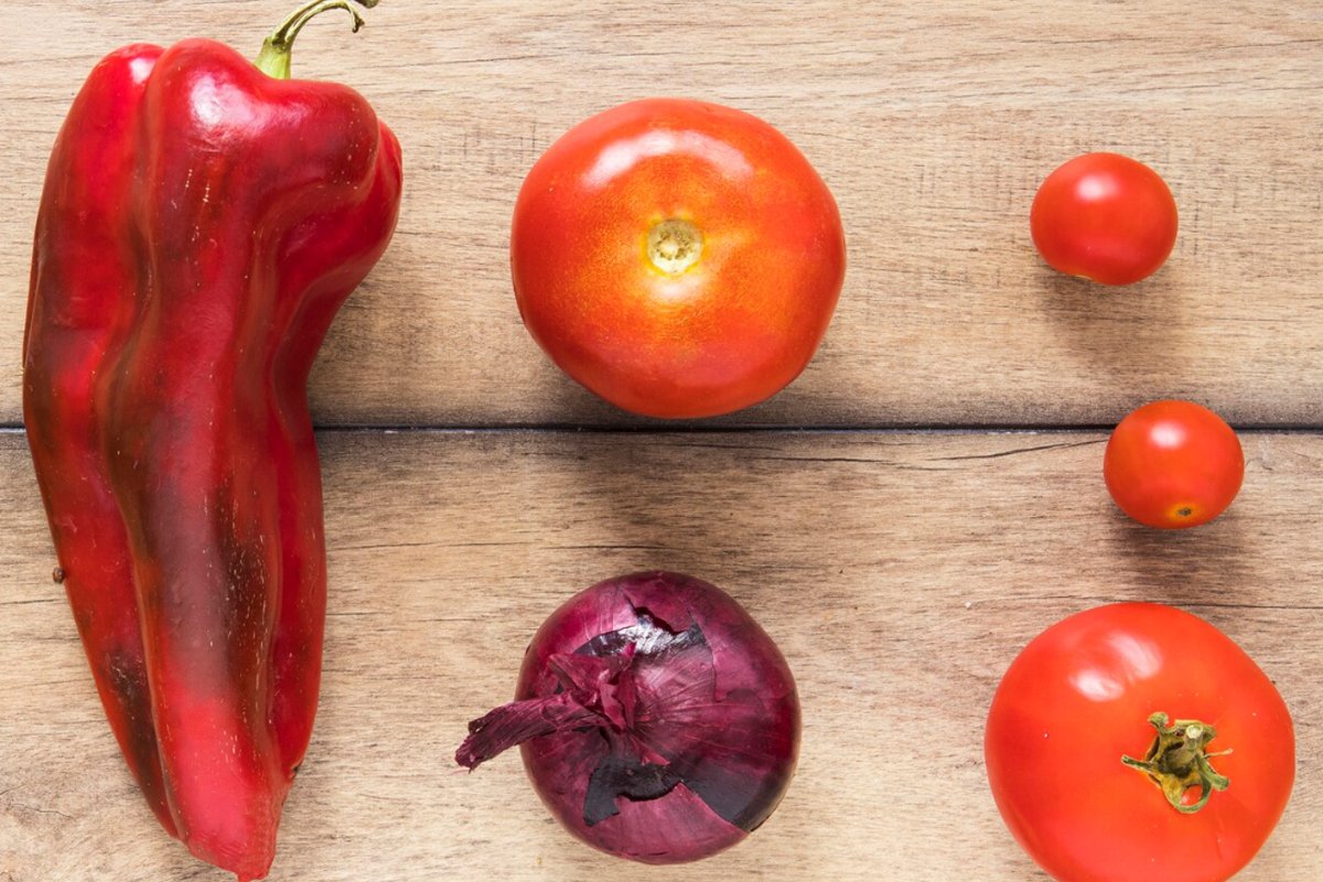 Biber Salçası mı, Domates Salçası mı? Hangisini Nerede Kullanmalısınız?